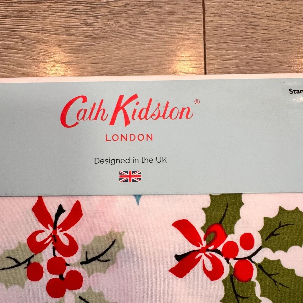 NIB Cath Kidston London Christmas Holly Multi Pillowcase Pair 200 Thread Percale